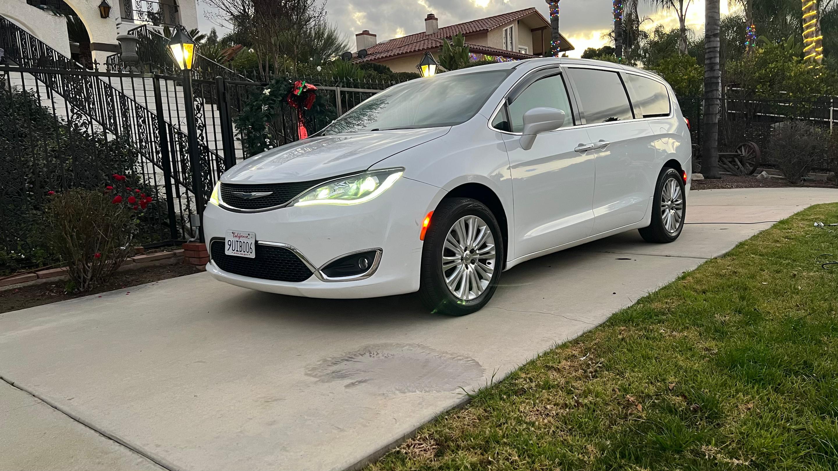 Chrysler Pacifica 2018 in Hemet, CA