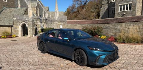 Toyota Camry Hybrid 2025