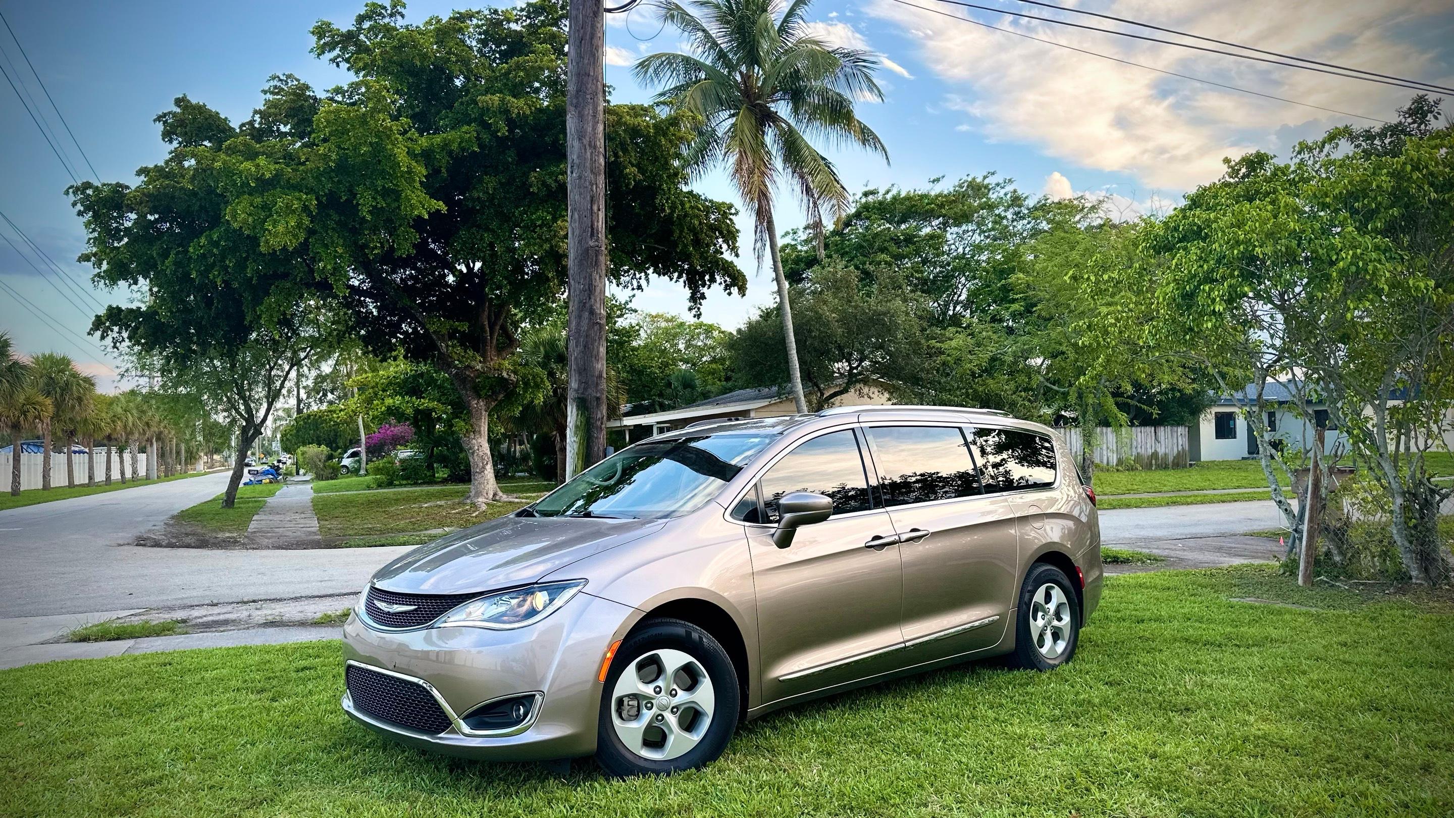Chrysler Pacifica 2017 in 
