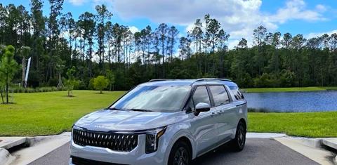 Kia Carnival Hybrid 2026