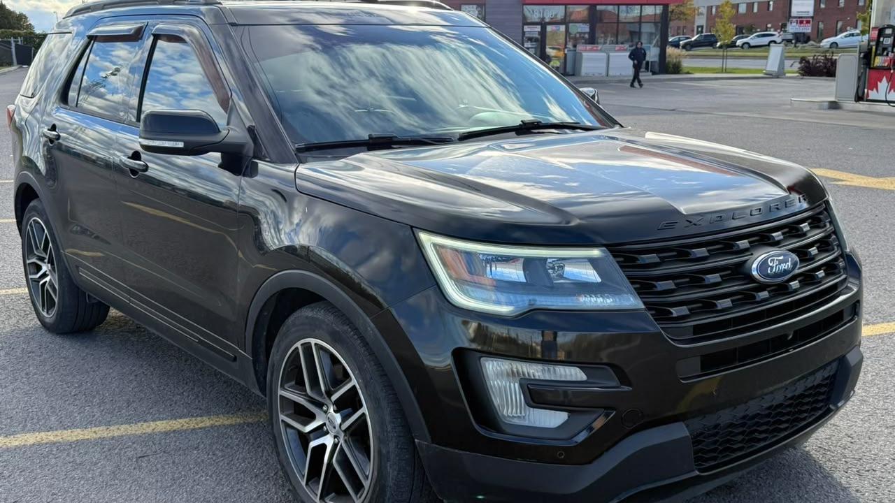 Ford Explorer 2016 in Longueuil, QC