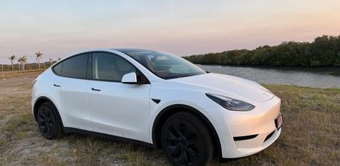 Tesla MODEL Y 2025