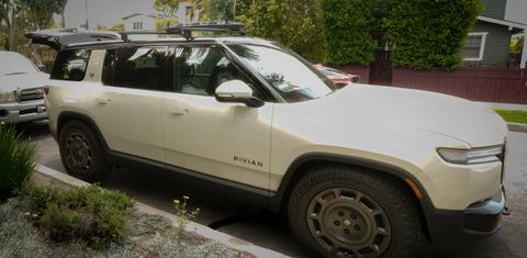 Rivian R1S 2025