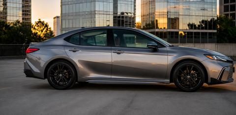 Toyota Camry Hybrid 2025