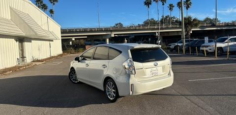 Toyota Prius v 2014