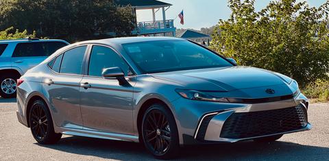 Toyota Camry Hybrid 2025