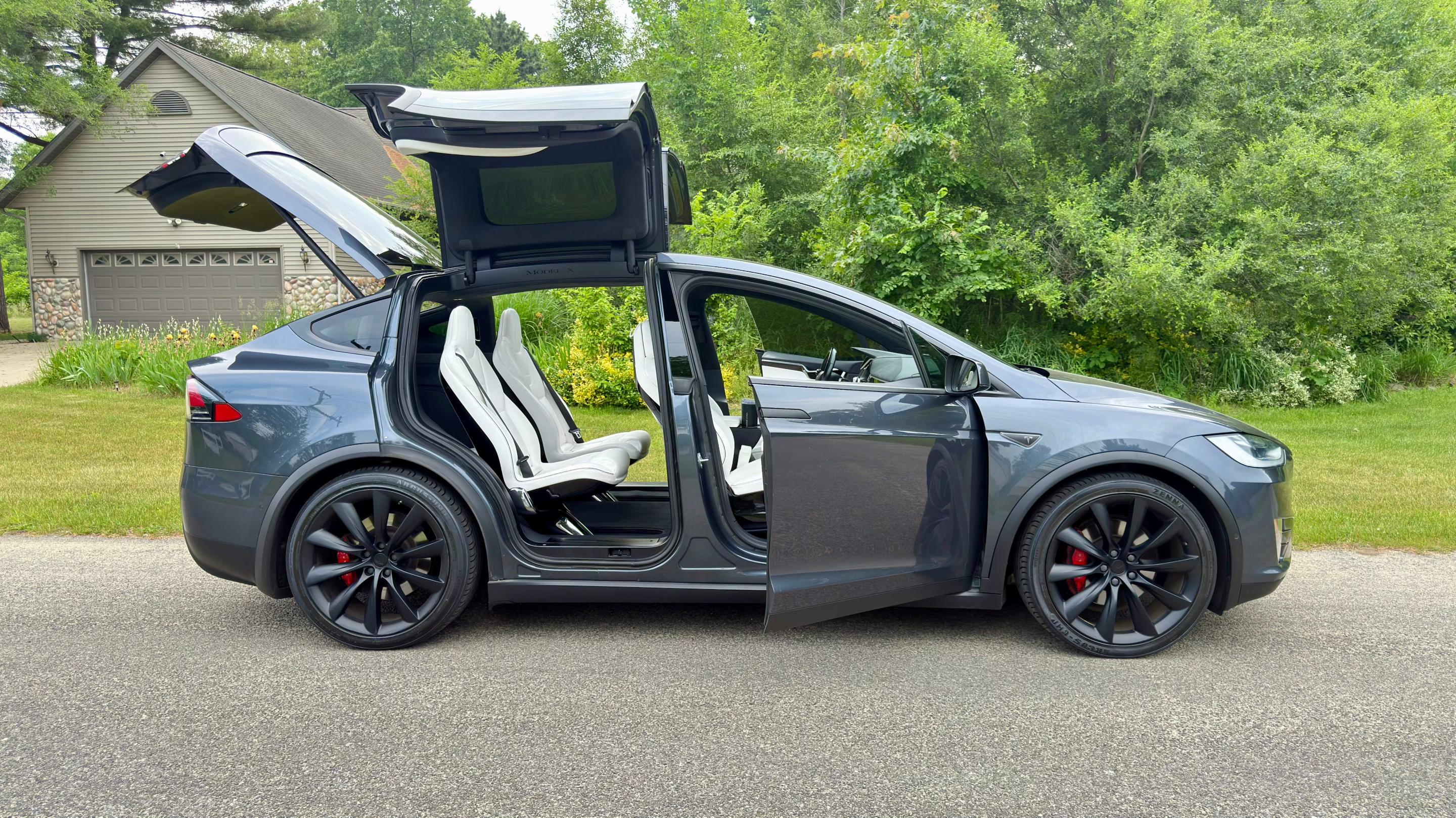Tesla Model X 2016 — Car rental alternative in Muskegon, MI
