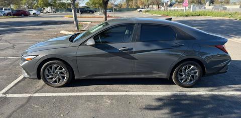 Hyundai Elantra 2024