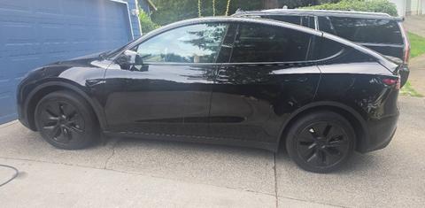 Tesla Model Y 2025