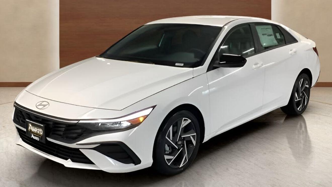 Hyundai Elantra 2025 — Car rental alternative in Des Moines, IA