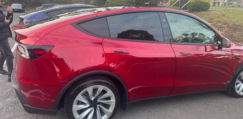 Tesla MODEL Y 2025