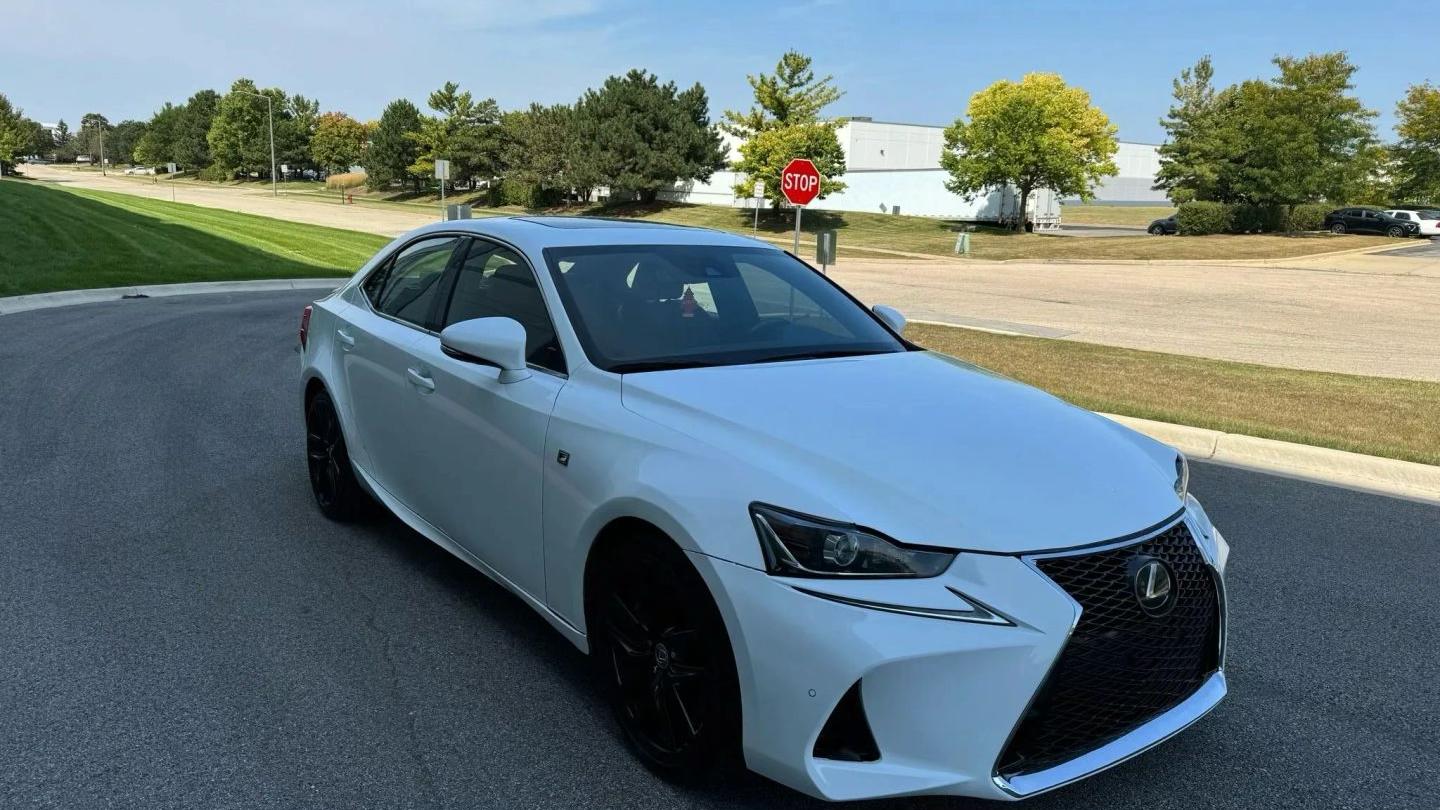 Lexus IS 2017 in 