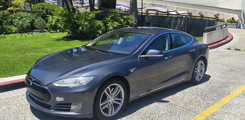 Tesla Model S 2014