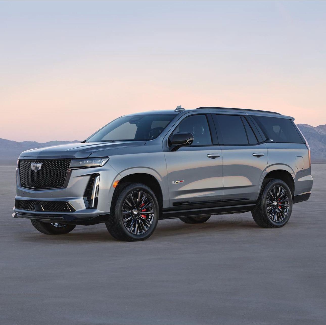 Cadillac Escalade ESV 2023 in 