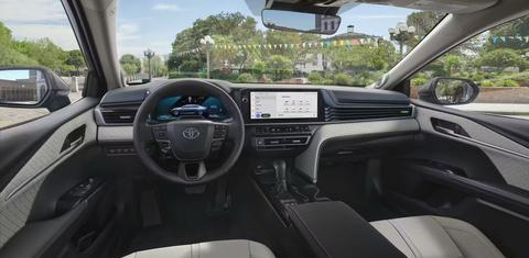 Toyota Camry Hybrid 2025