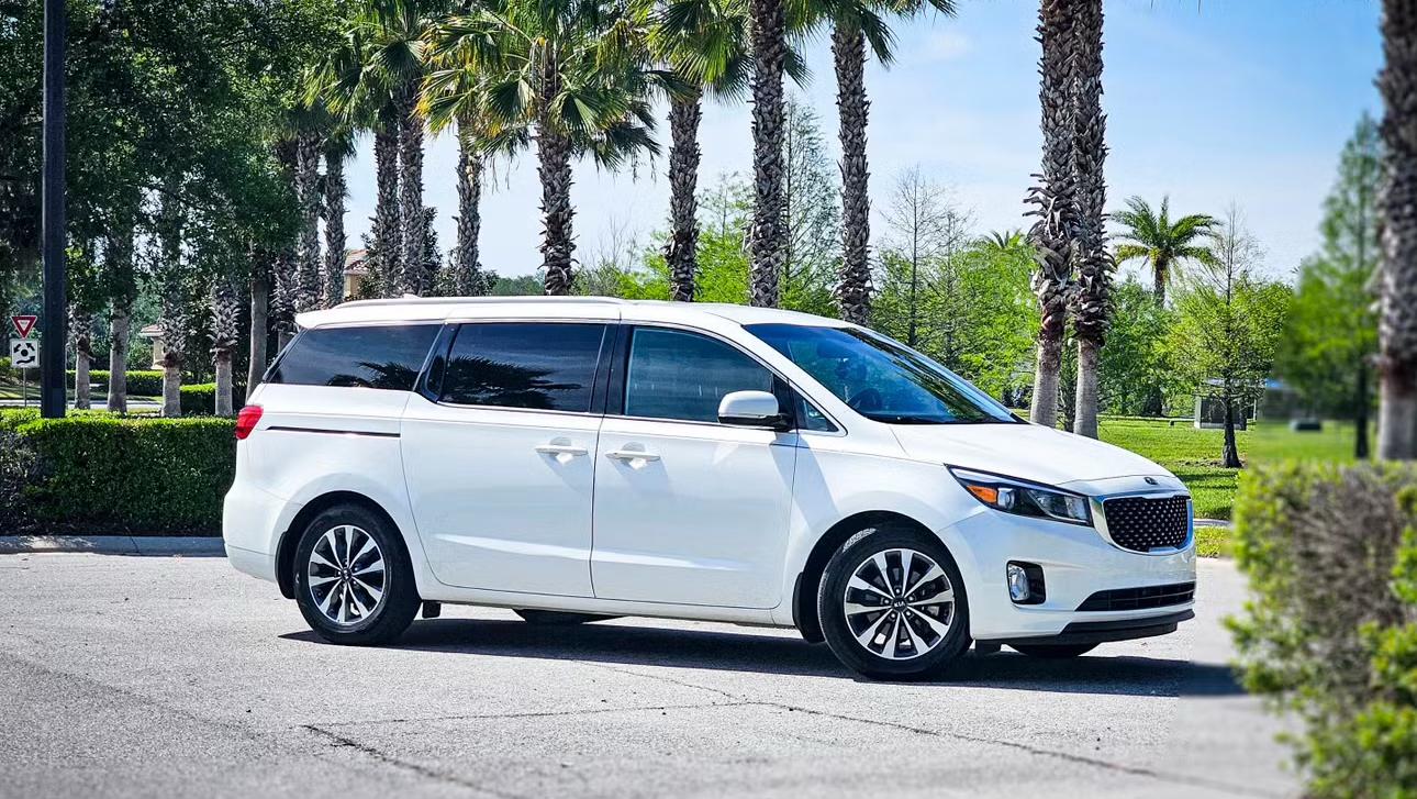 Kia Sedona 2017 in Tampa, FL