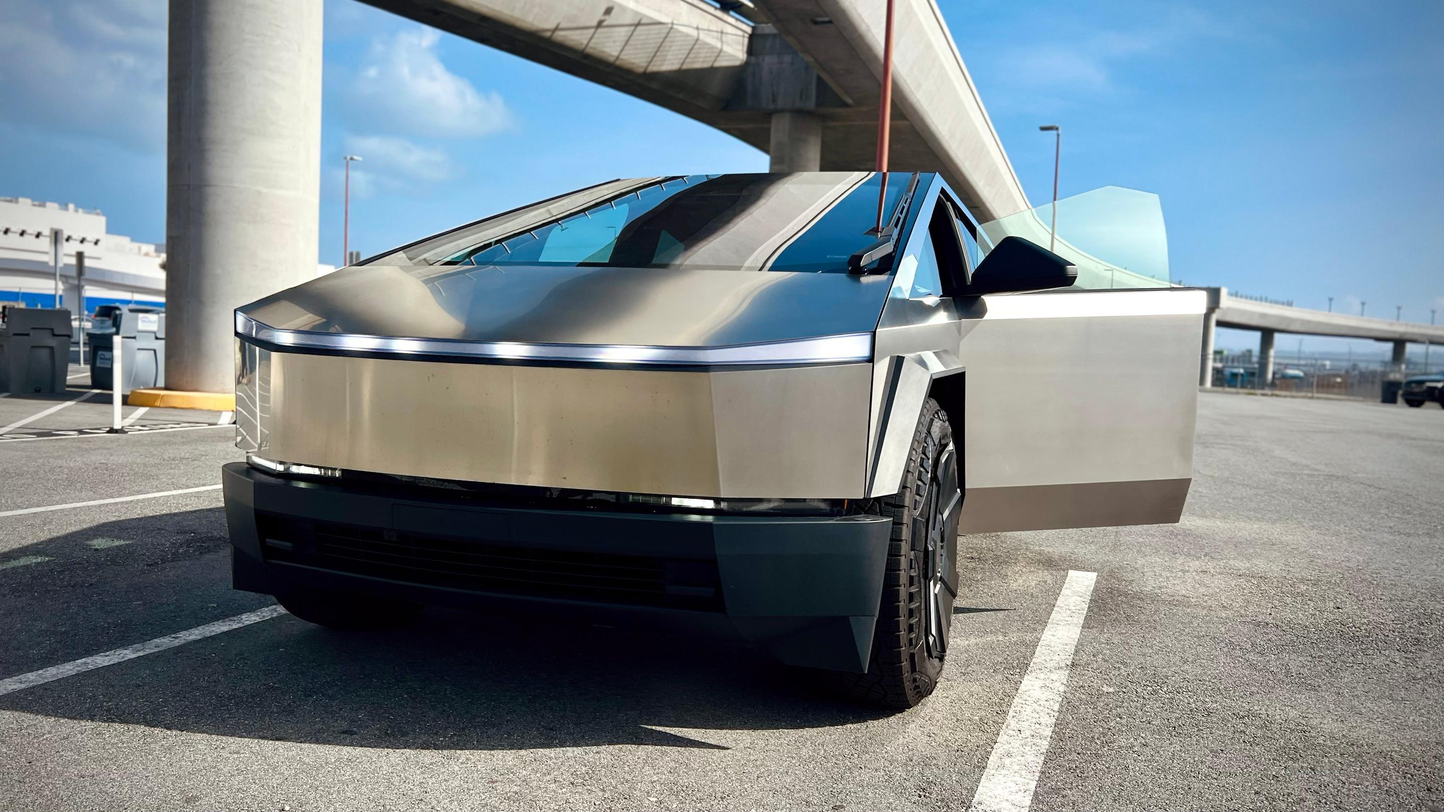 Tesla Cybertruck 2024 in Santa Clara, CA
