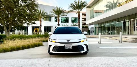 Toyota Camry Hybrid 2025