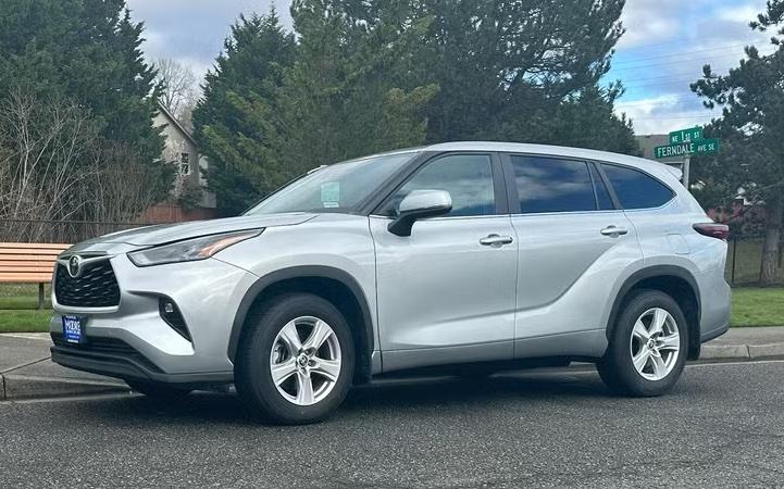 Toyota Highlander 2024 in SeaTac, WA