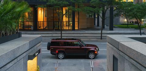 Land Rover Defender 2023