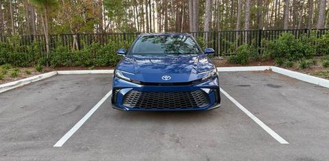 Toyota Camry Hybrid 2026