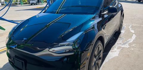 Tesla Model Y 2025