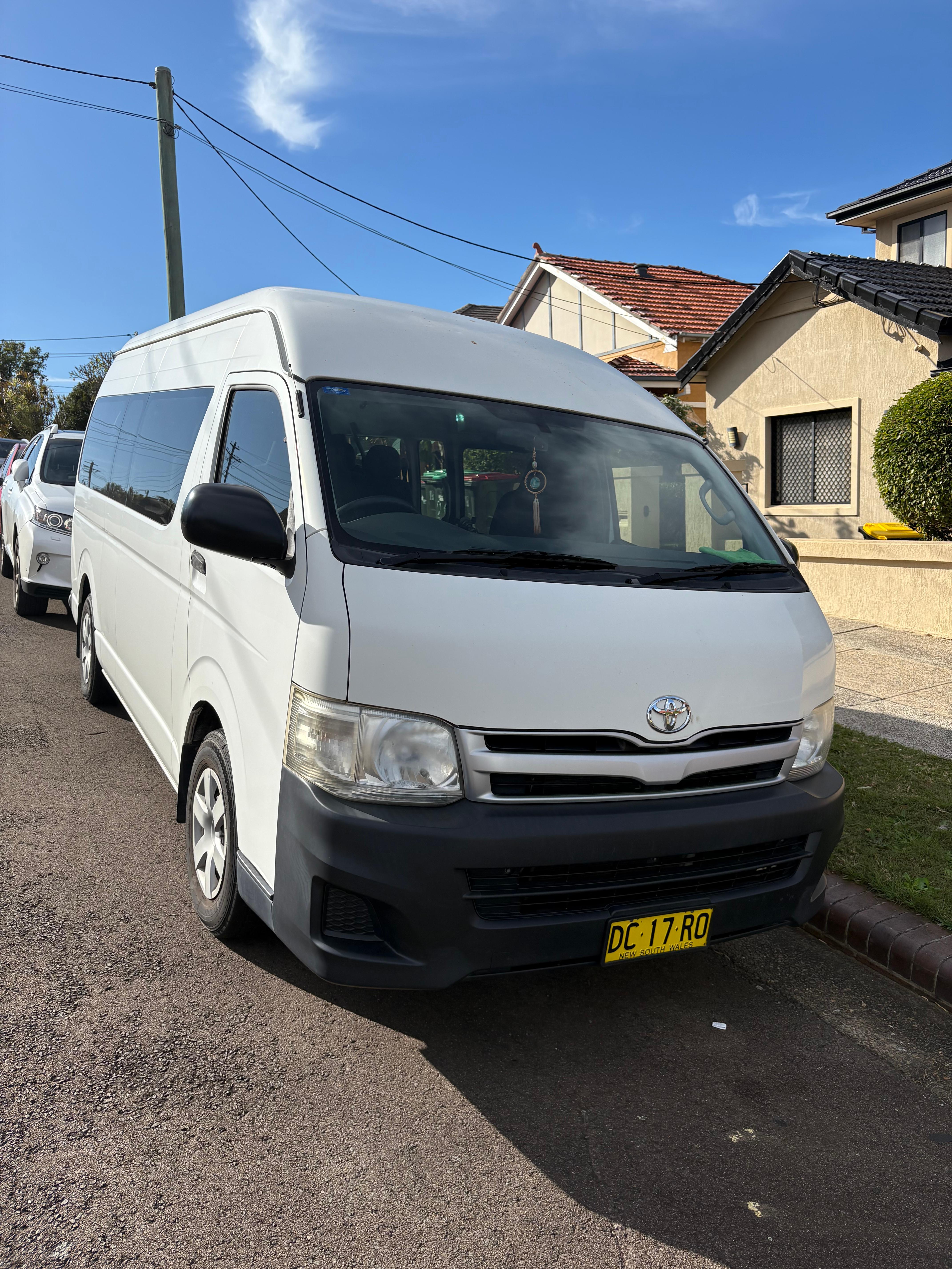 Toyota HIACE 2013 in 