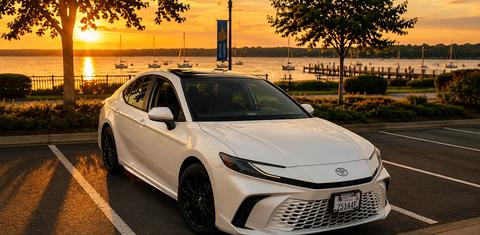 Toyota Camry Hybrid 2026
