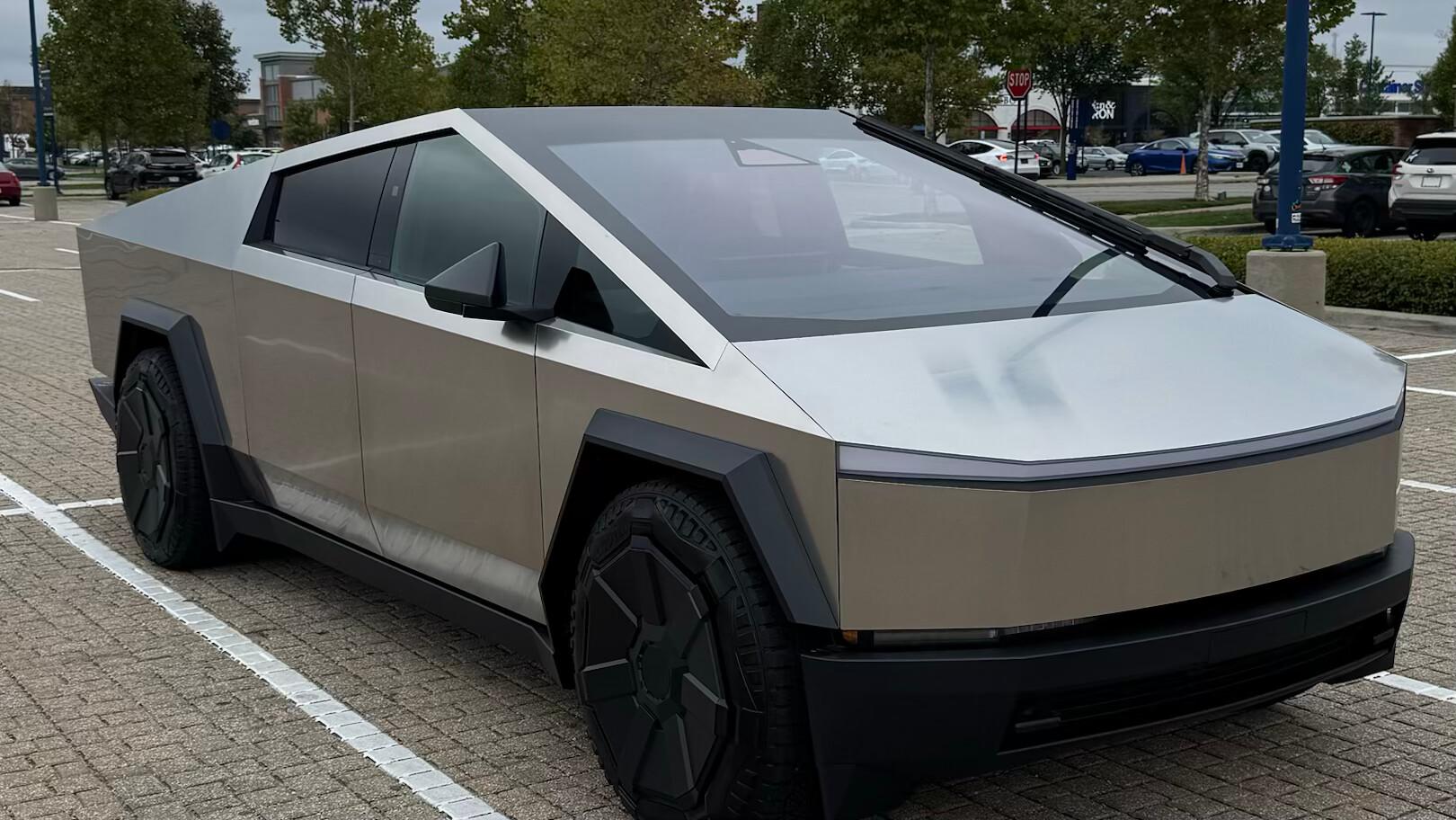 Tesla Cybertruck 2024 in Delaware, OH