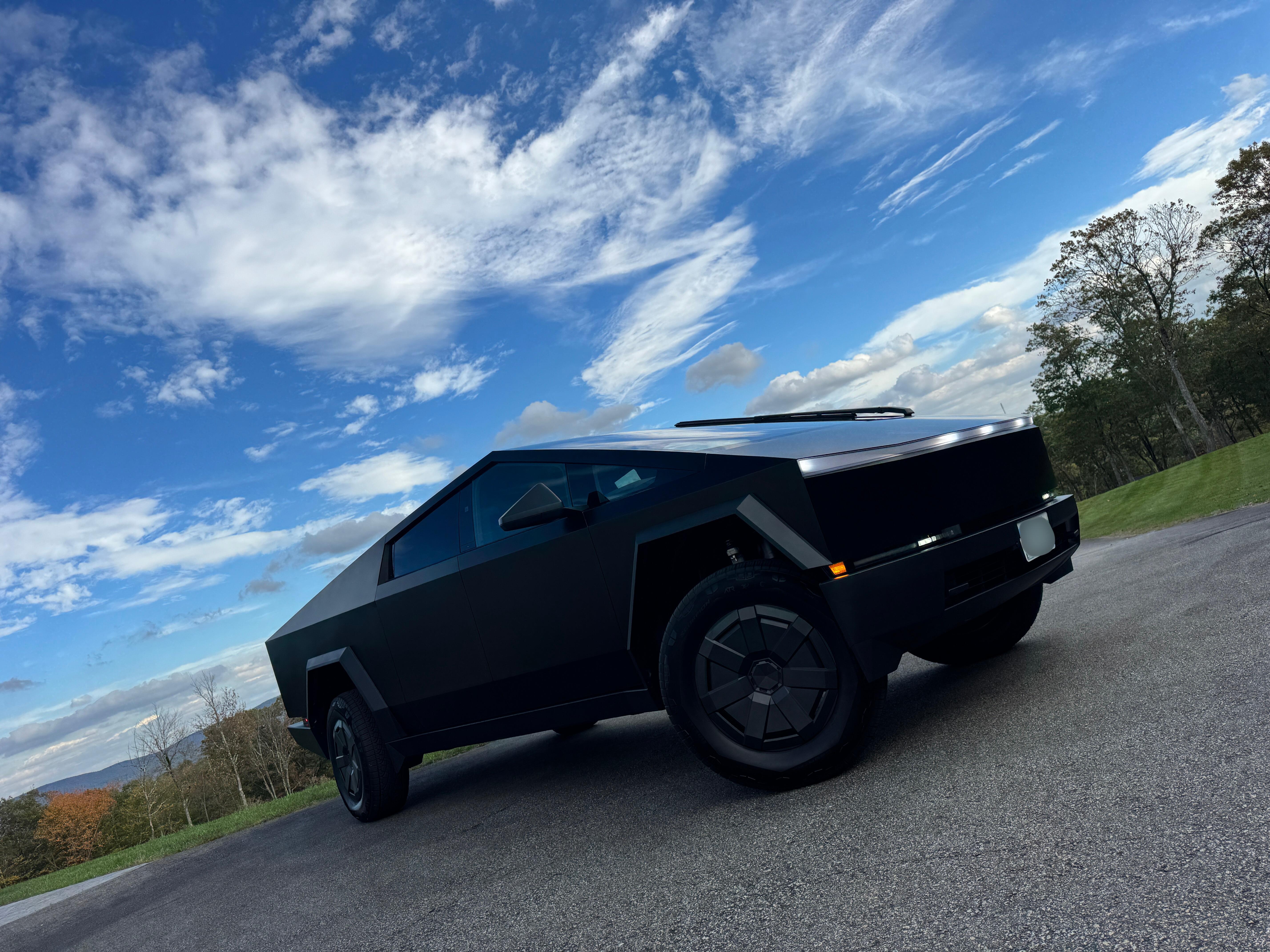 Tesla Cybertruck 2025 in Rindge, NH