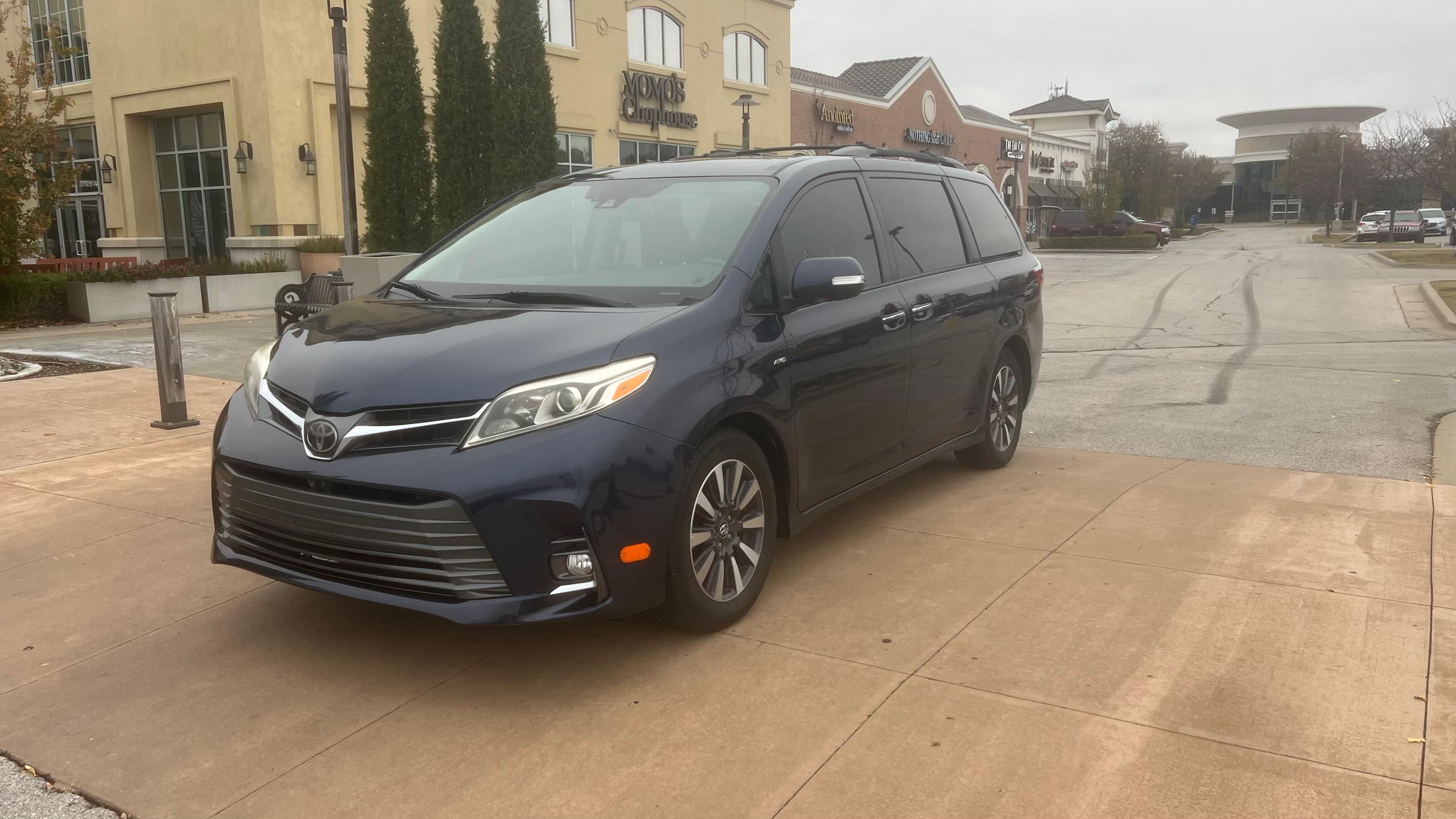 Toyota Sienna 2019 in Tulsa, OK