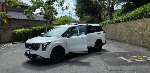 Kia Carnival Hybrid 2026
