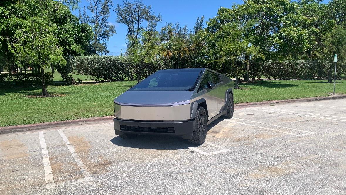 Tesla Cybertruck 2024 in 