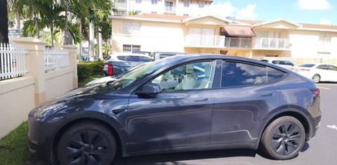 Tesla Model Y 2025