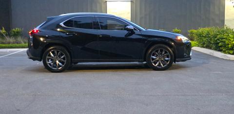 Lexus UX 2024