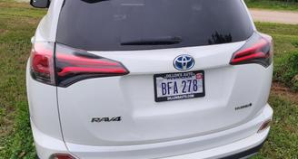 Toyota RAV4 Hybrid 2018 — Car rental alternative in Lincoln, NE