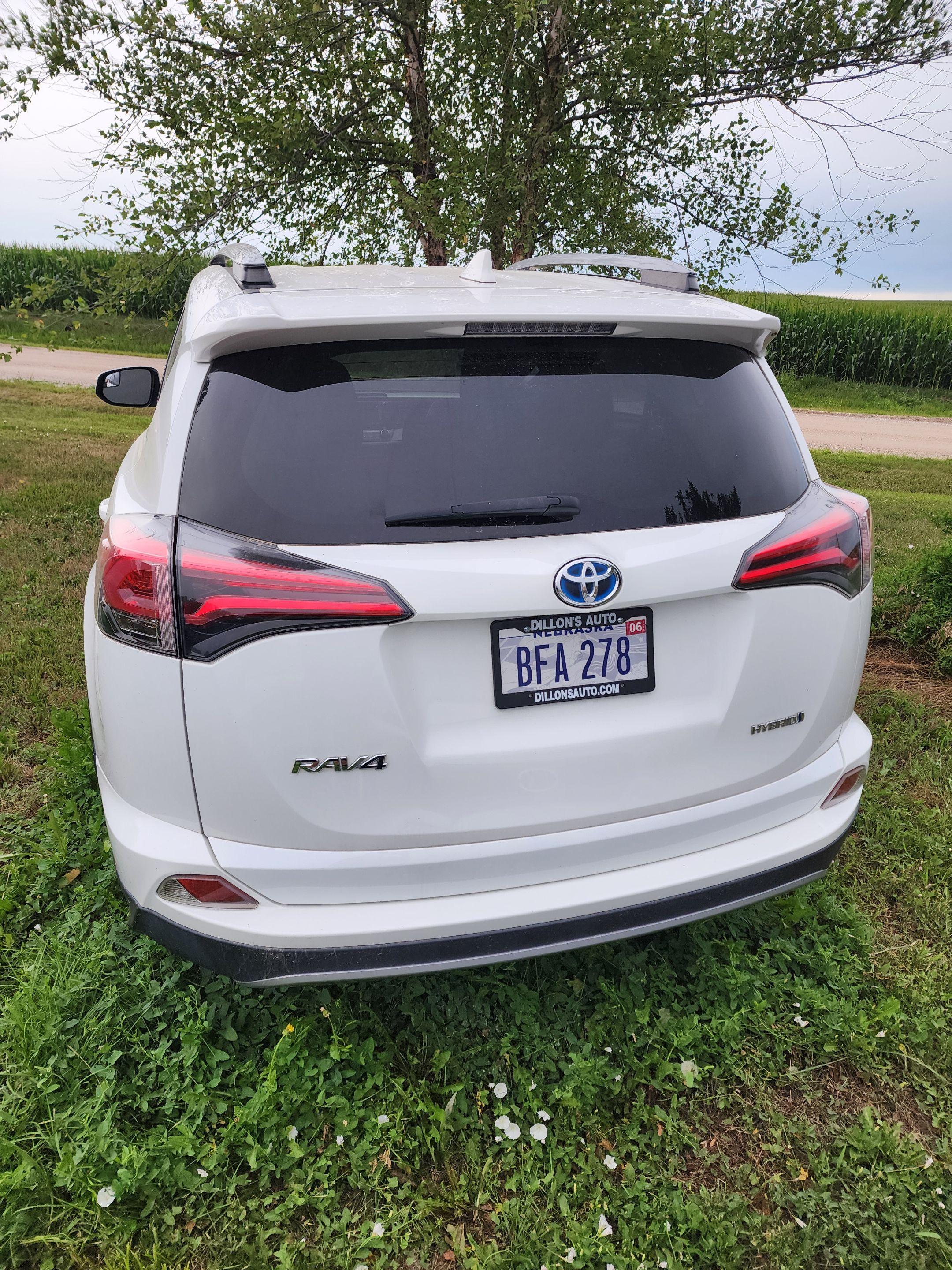 Toyota RAV4 Hybrid 2018 in Lincoln, NE