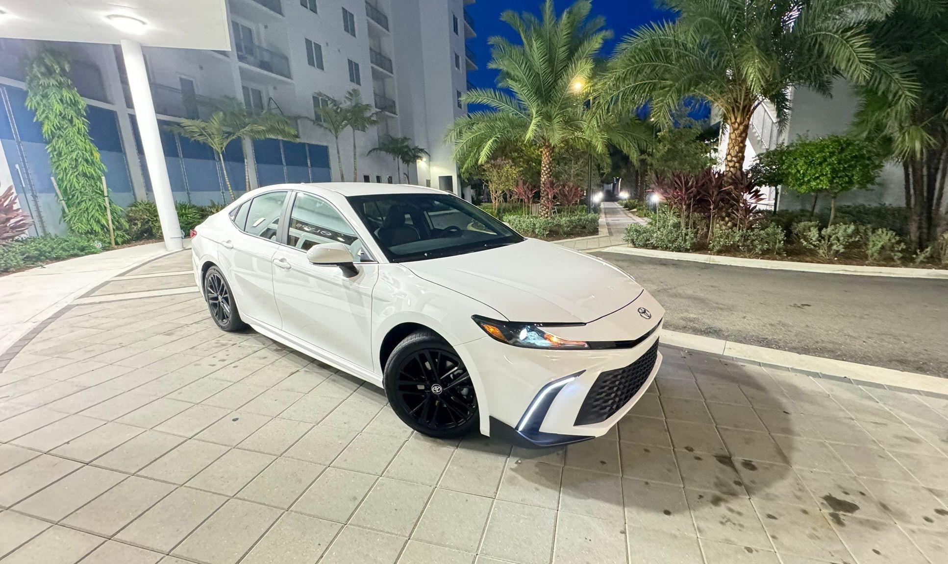 Toyota Camry Hybrid 2025 in Fort Lauderdale, FL