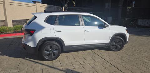 Volkswagen Taos 2025