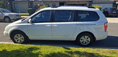 Kia GRAND CARNIVAL 2013