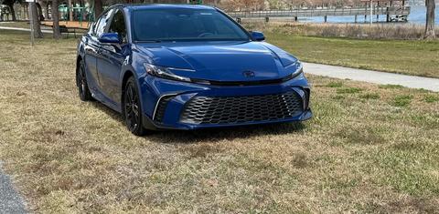 Toyota Camry Hybrid 2026