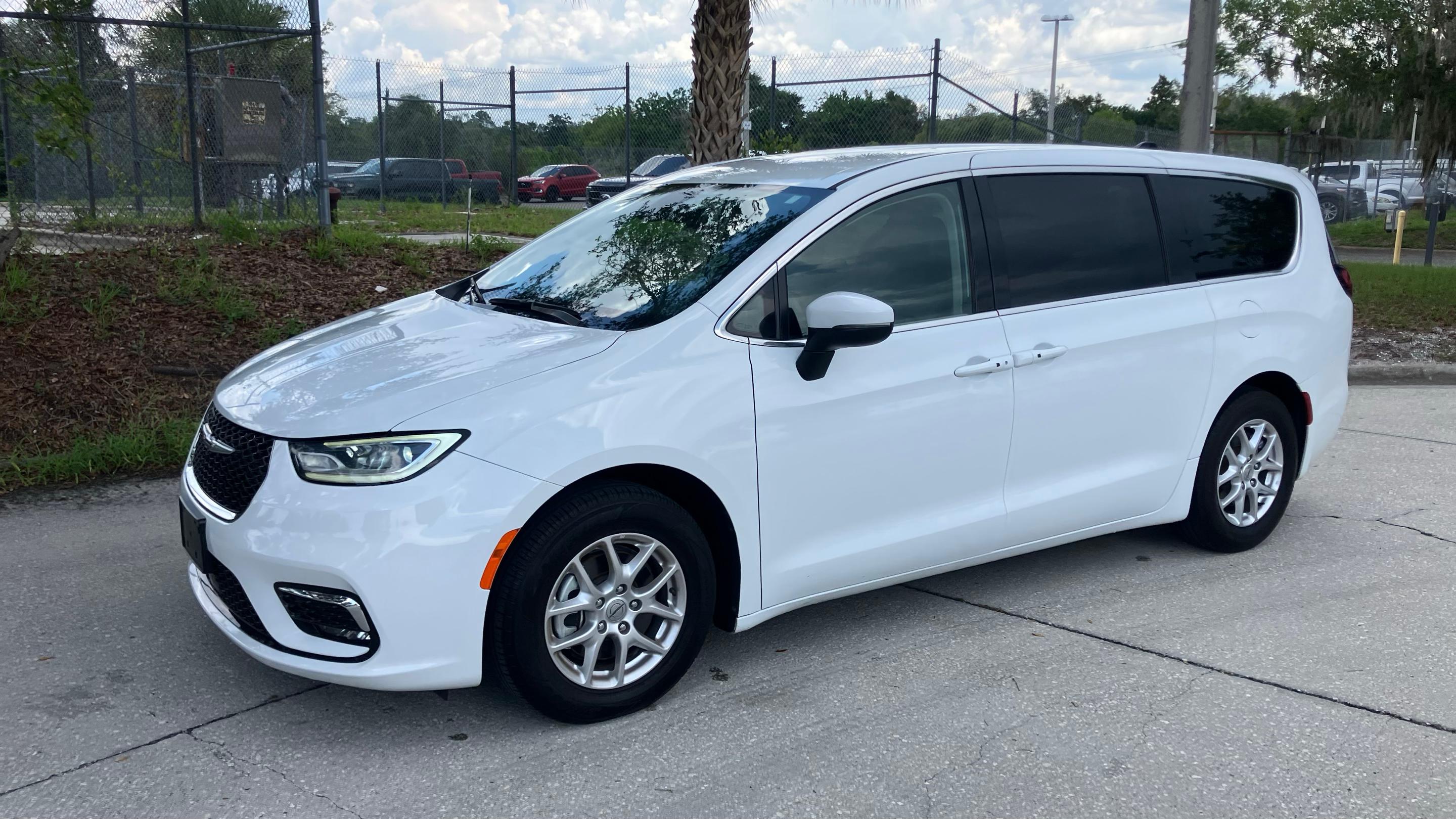 Chrysler Pacifica 2023 in Ocoee, FL