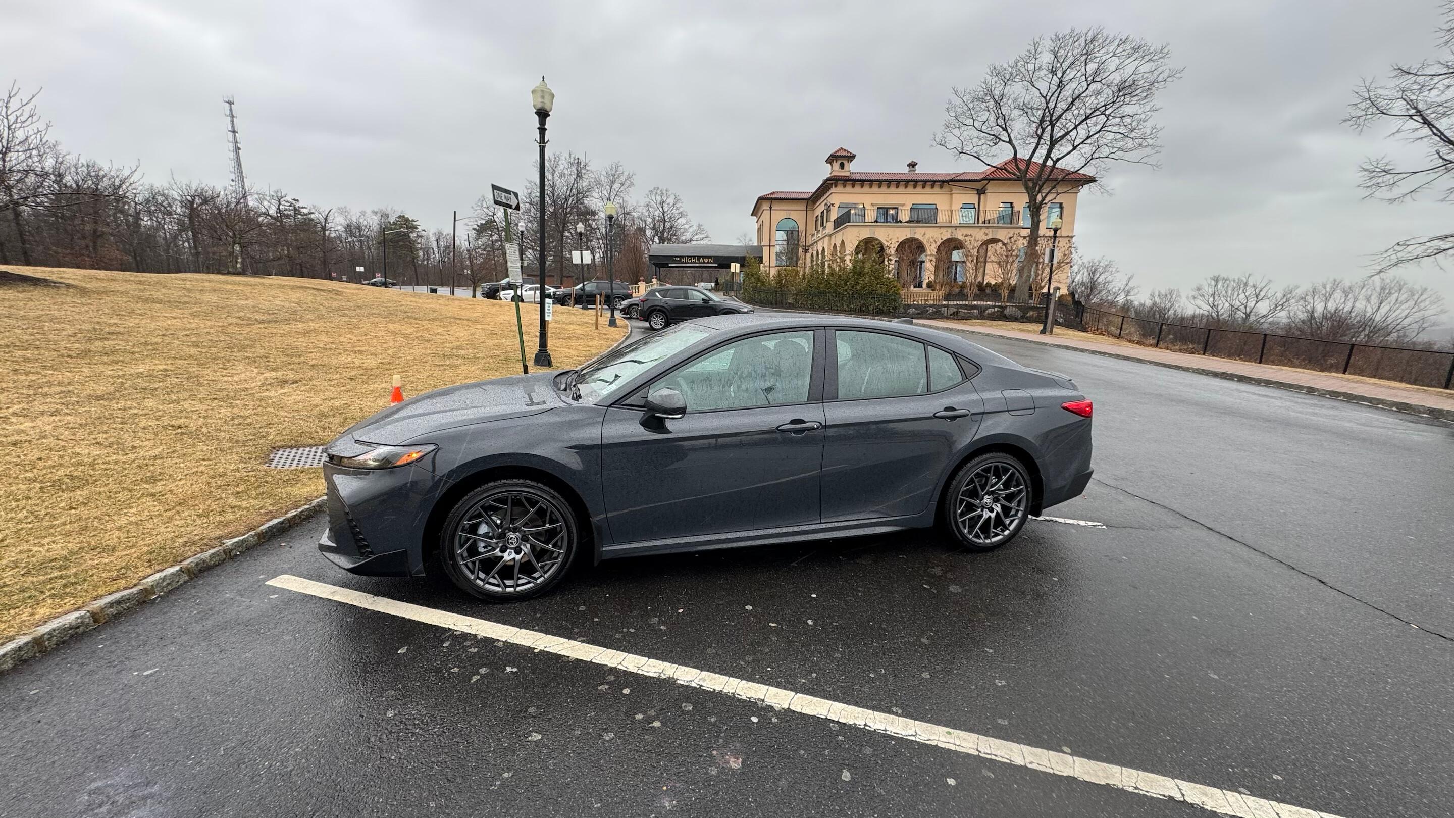 Toyota Camry Hybrid 2025 in Newark, NJ