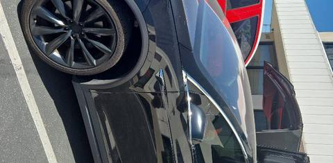 Tesla Model X 2021