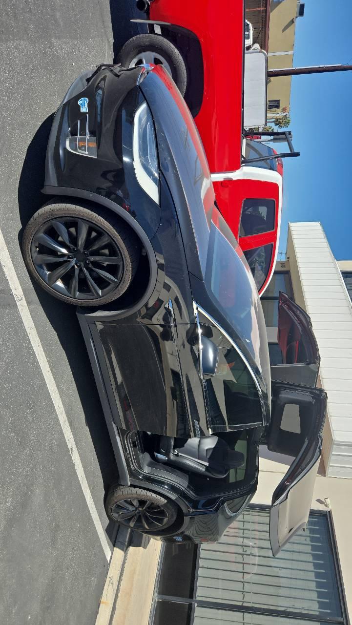 Tesla Model X 2021 in 