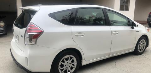 Toyota Prius v 2015