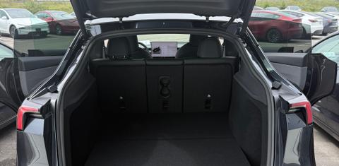 Tesla Model Y 2026