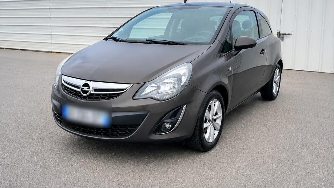 Opel CORSA 2014 in Rouen