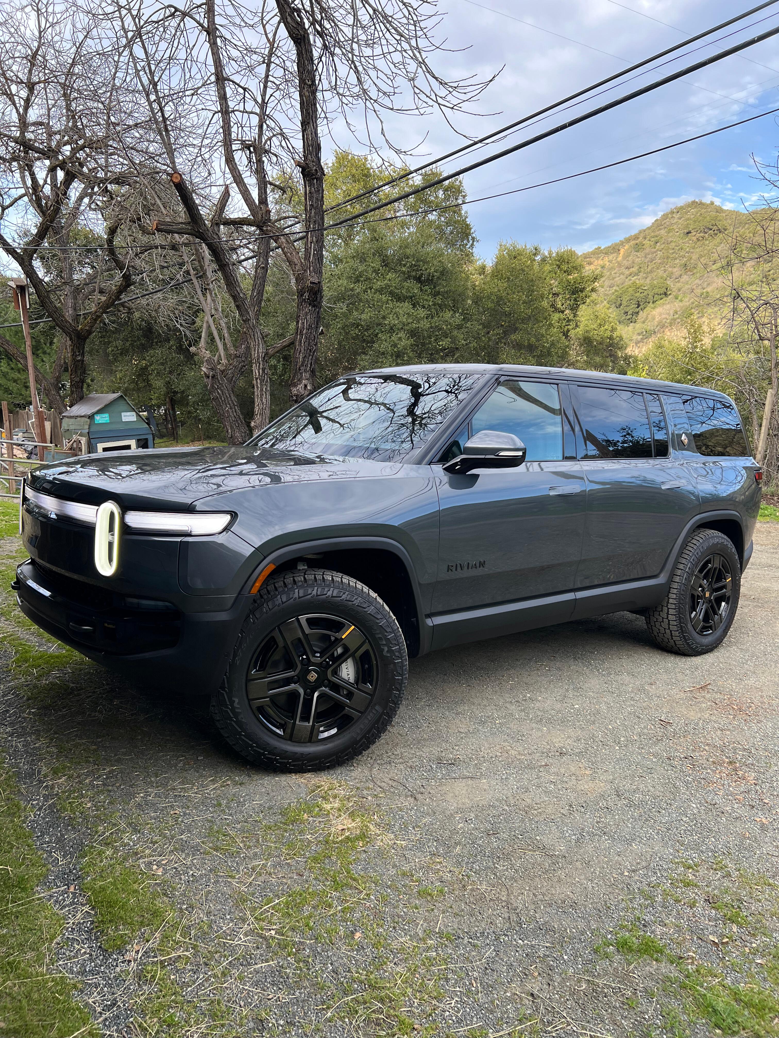 Rivian R1S 2025 in Belmont, CA