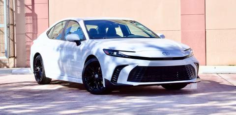 Toyota Camry Hybrid 2026